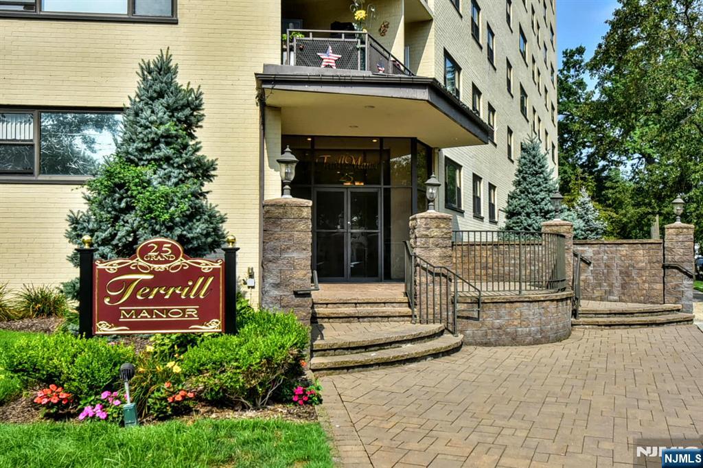 25 Grand Ave #2J, Hackensack, NJ 07601