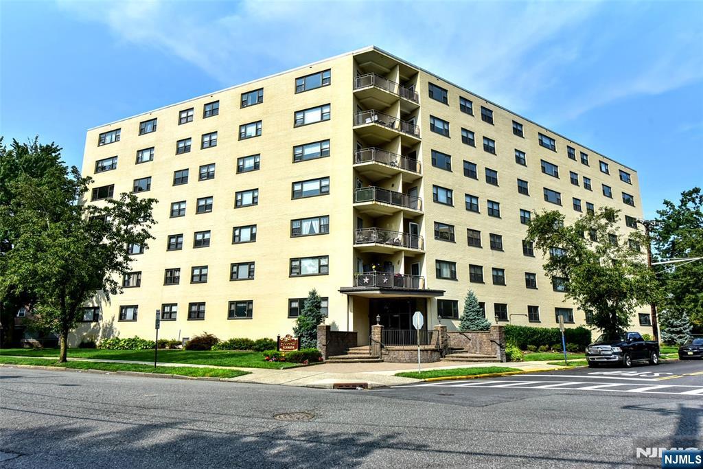 25 Grand Avenue 2J - Photo 2
