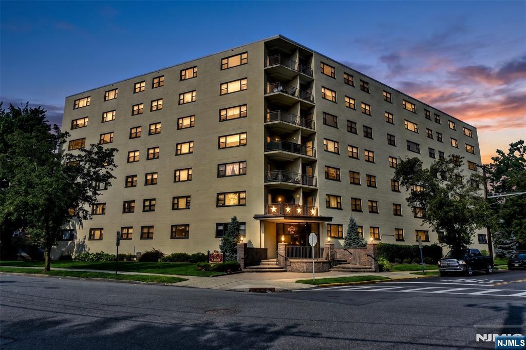 25 Grand Avenue 2J - Photo 3