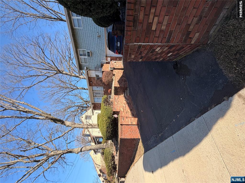 1032 Glen Rd, Fort Lee, NJ 07024