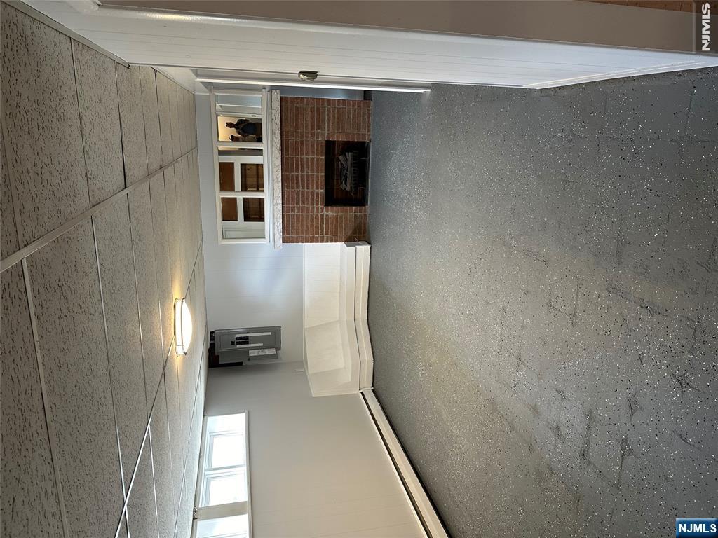 1032 Glen Rd, Fort Lee, NJ 07024