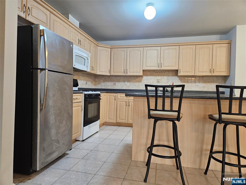 424 Lincoln Street 2nd Floor - Photo 2