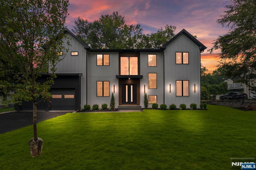 65 Lenox Ave, Demarest, NJ 07627