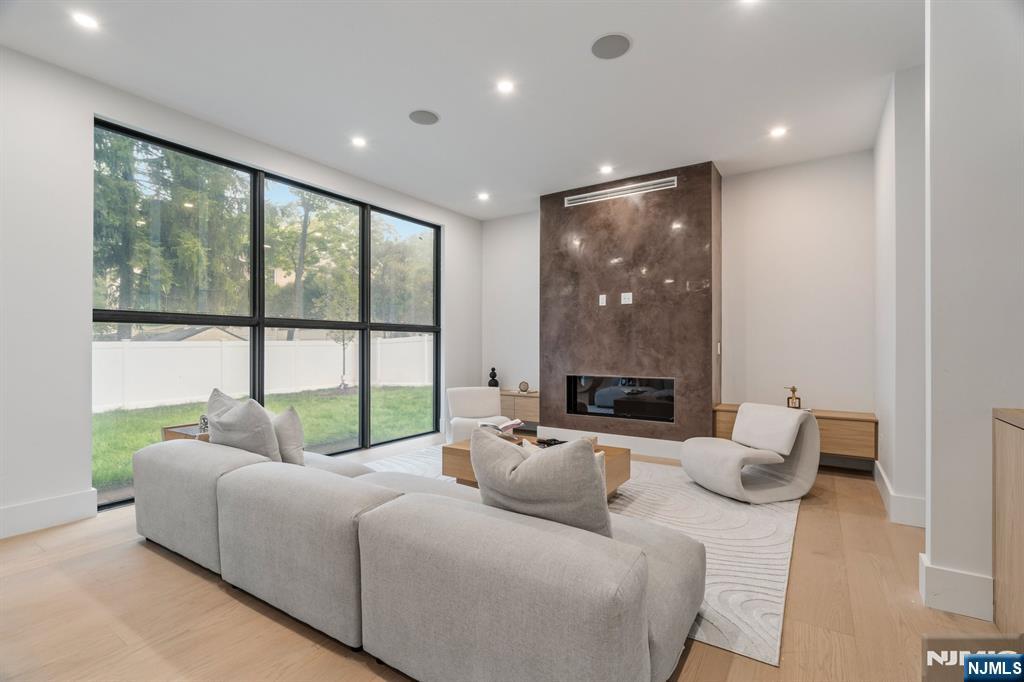 65 Lenox Ave, Demarest, NJ 07627