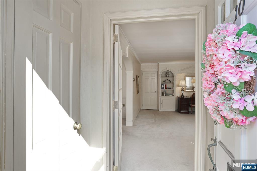 10 Glenwood Ave, Leonia, NJ 07605