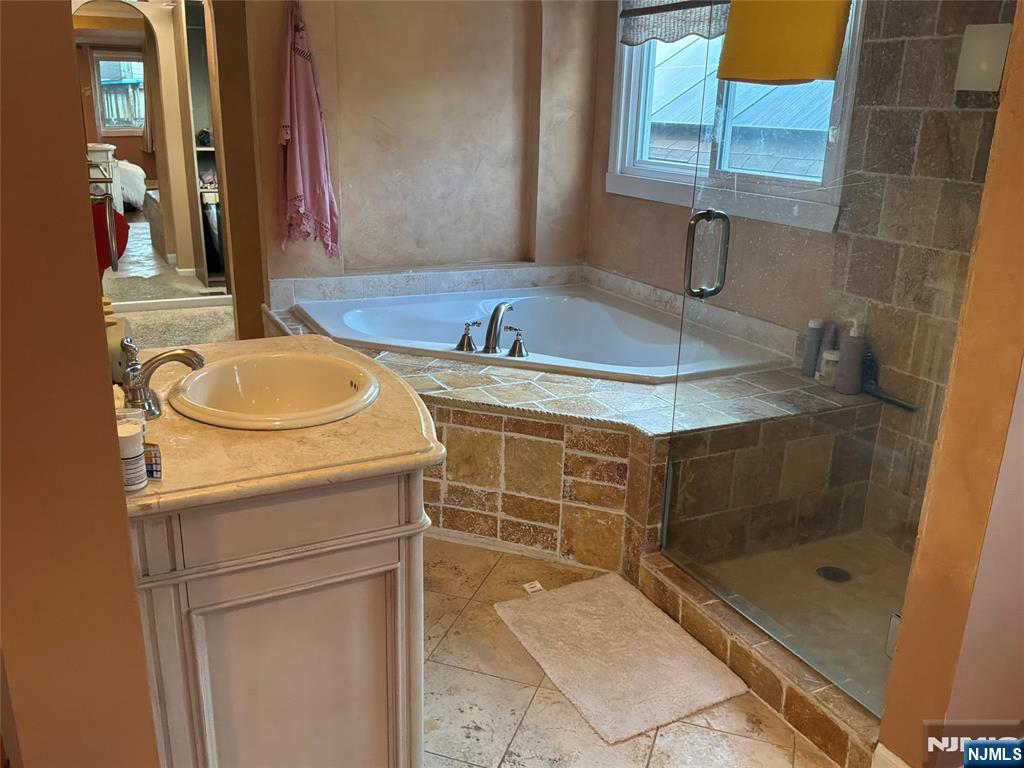 2837 Myrtle Terrace - Photo 4