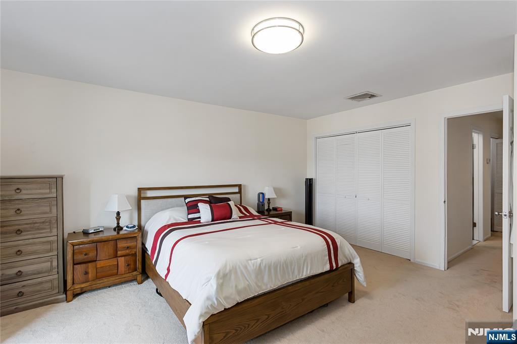 31 Willow Wood Sq #31, East Rutherford, NJ 07073