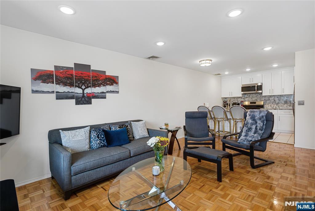 31 Willow Wood Sq #31, East Rutherford, NJ 07073