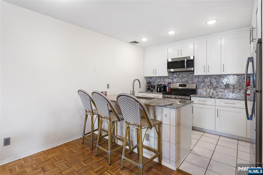 31 Willow Wood Sq #31, East Rutherford, NJ 07073