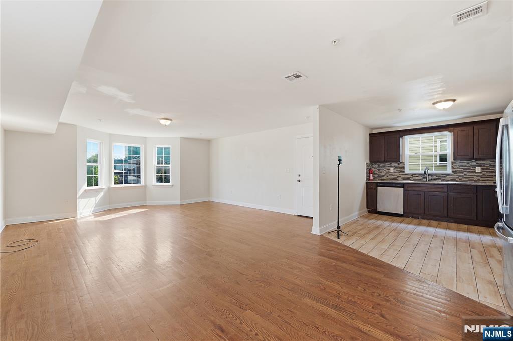 4th image of 17 Stanton St, Newark, NJ 07114 | MLS# 26028416