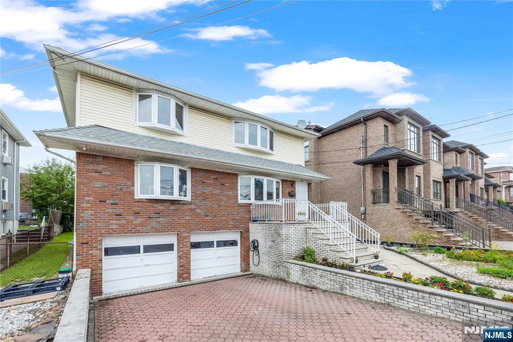 35 Ruby Avenue - Photo 2