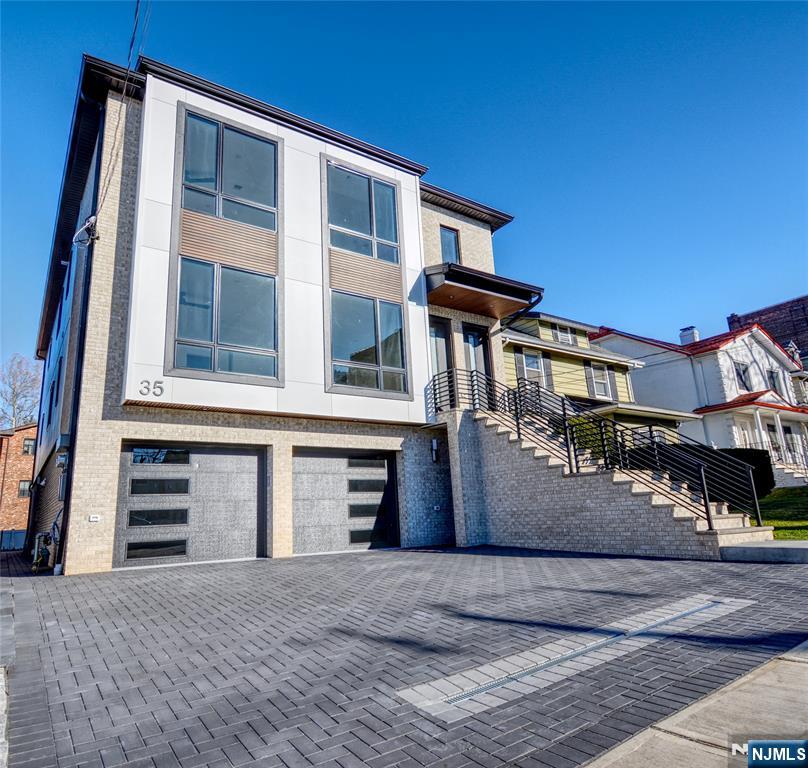 35 Henry Avenue 2nd Floor - Photo 1