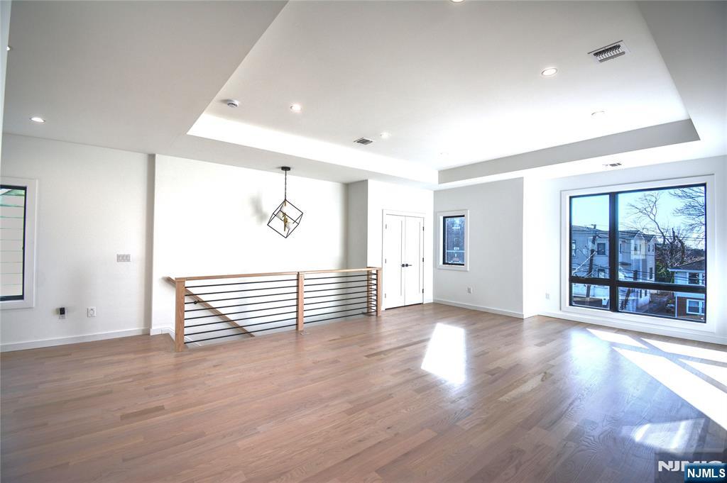 35 Henry Avenue 2nd Floor - Photo 3
