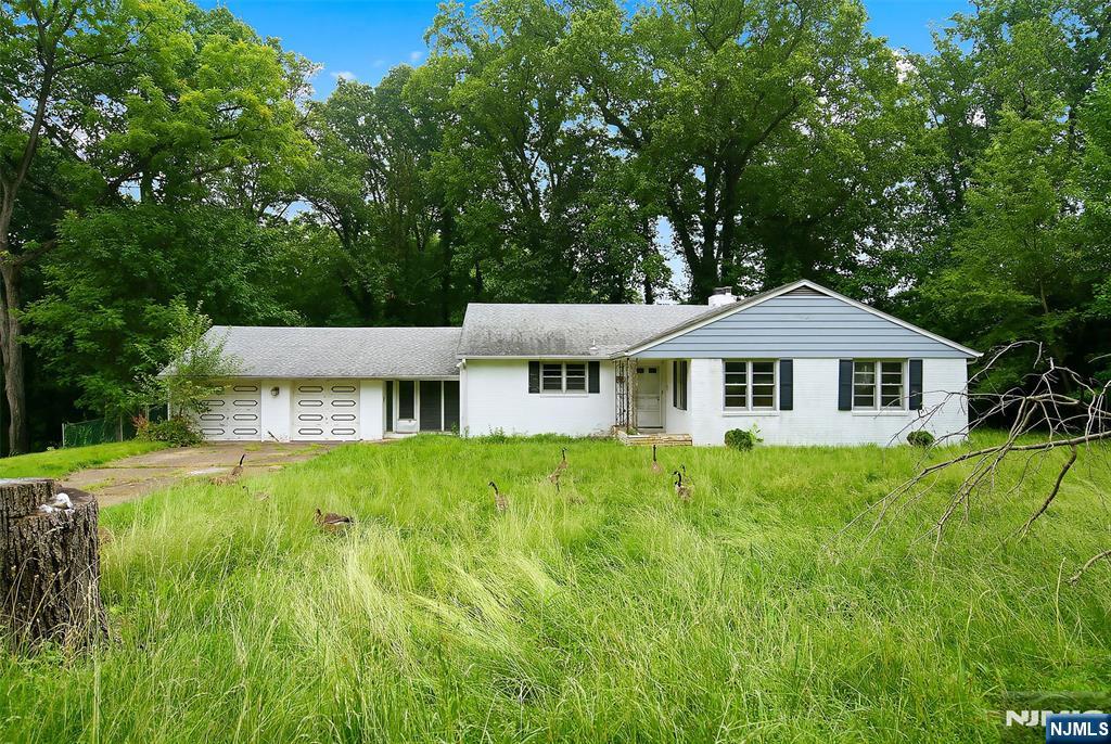 17 Brookdale Drive - Photo 1