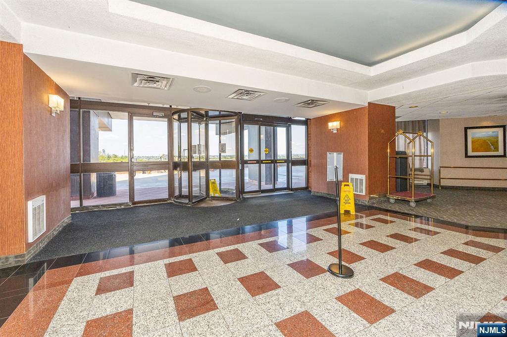 418 Harmon Cove Tower - Photo 4