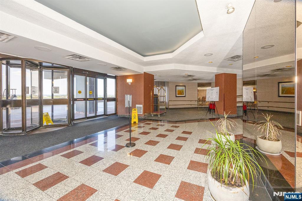 418 Harmon Cove Tower - Photo 5