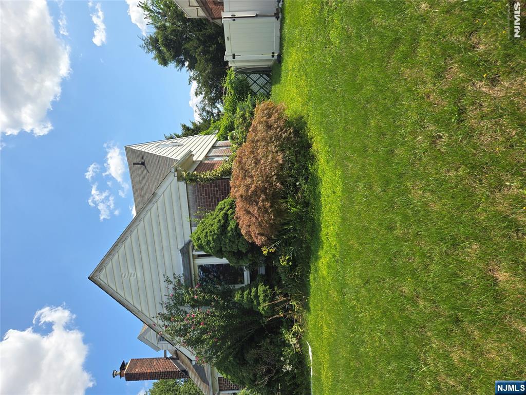 5-11 17th St, Fair Lawn, NJ 07410