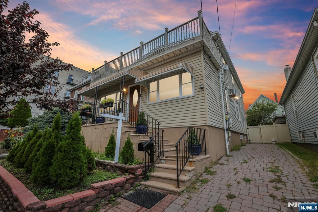 263 Morningside Ave, Cliffside Park, NJ 07010