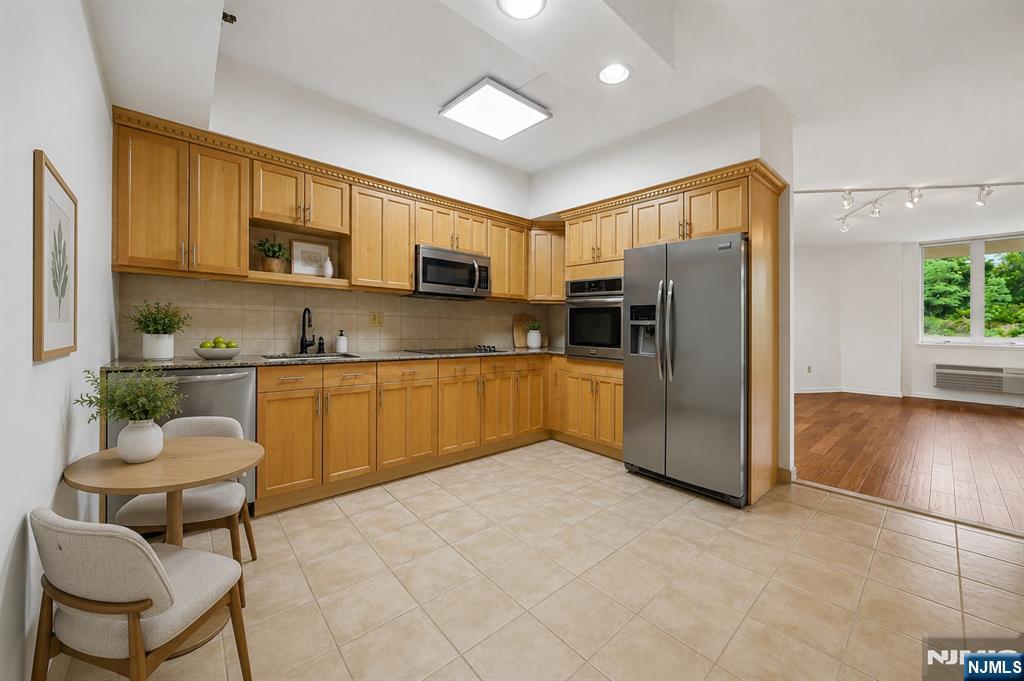 10 Smith Manor Boulevard 820 - Photo 4