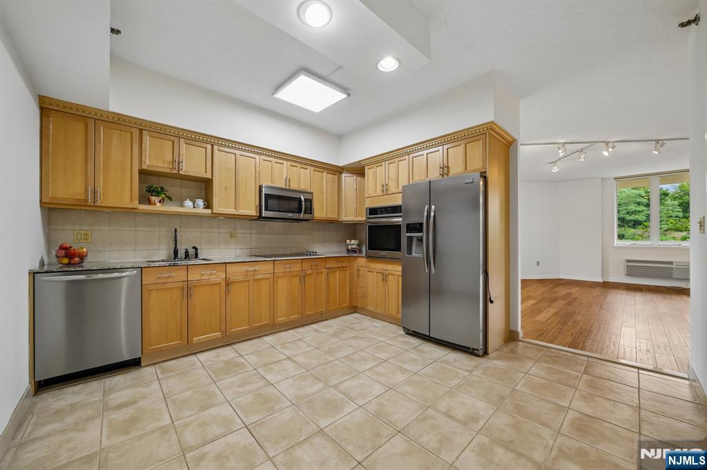 10 Smith Manor Boulevard 820 - Photo 5