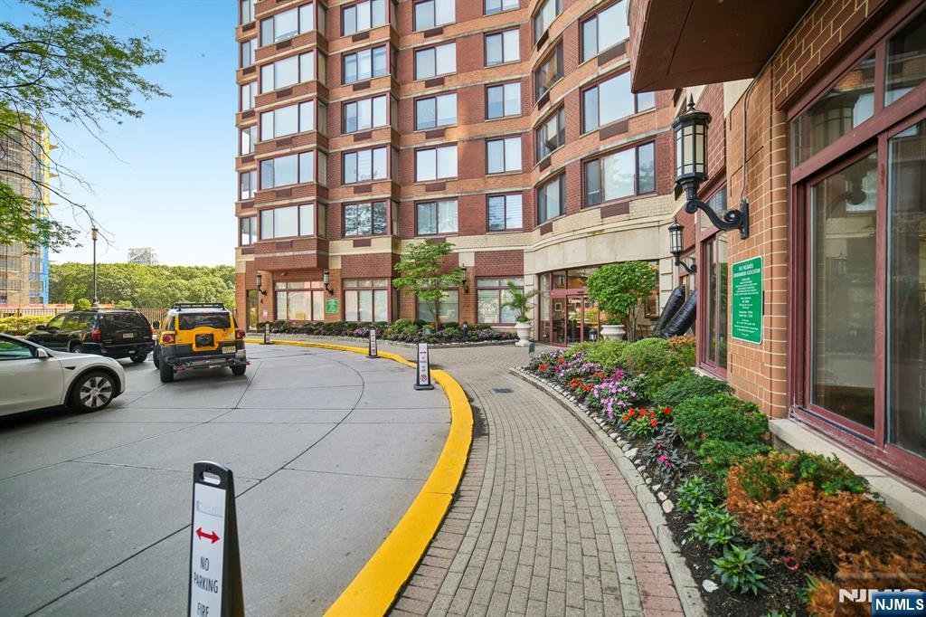 100 Old Palisade Rd #3305, Fort Lee, NJ 07024