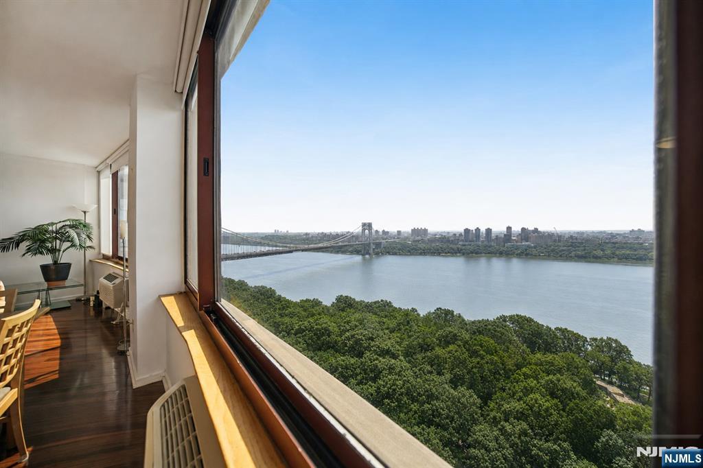 100 Old Palisade Rd #3305, Fort Lee, NJ 07024