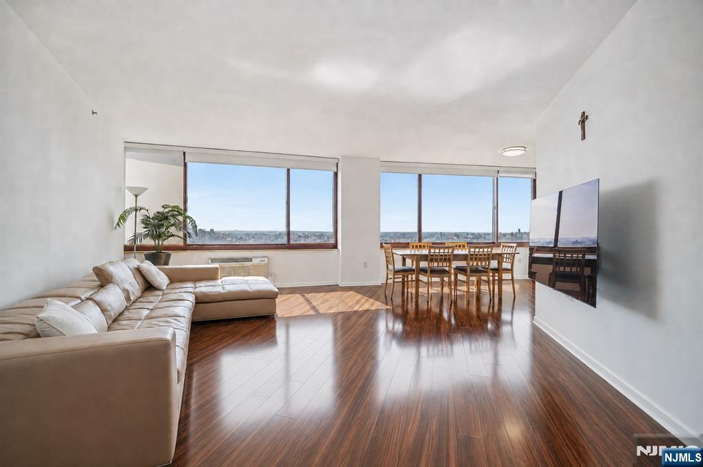 100 Old Palisade Rd #3305, Fort Lee, NJ 07024