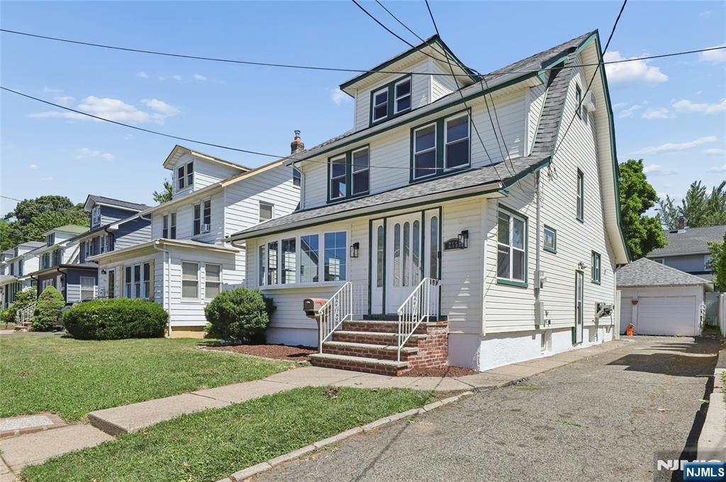 275 Farrant Ter, Teaneck, NJ 07666