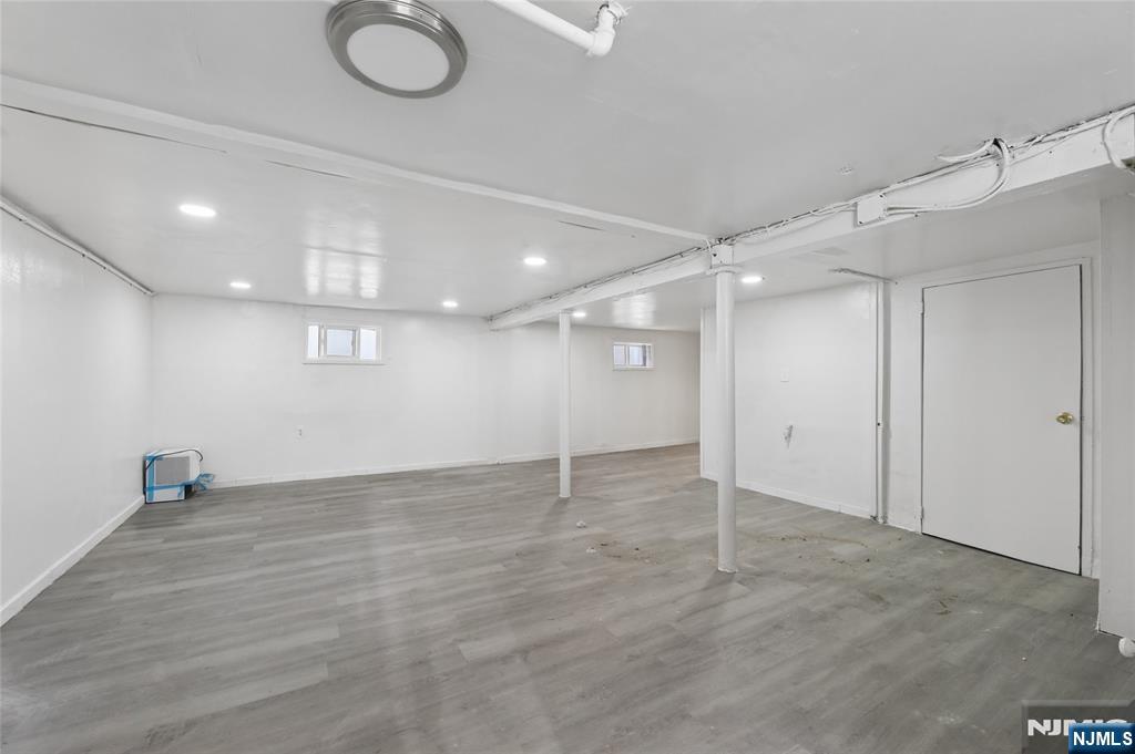 275 Farrant Ter, Teaneck, NJ 07666