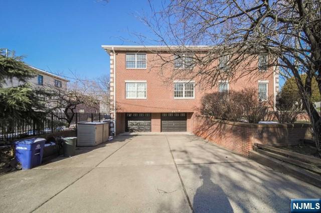 830 Elizabeth Street 2 - Photo 2