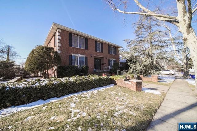 830 Elizabeth Street 2 - Photo 3
