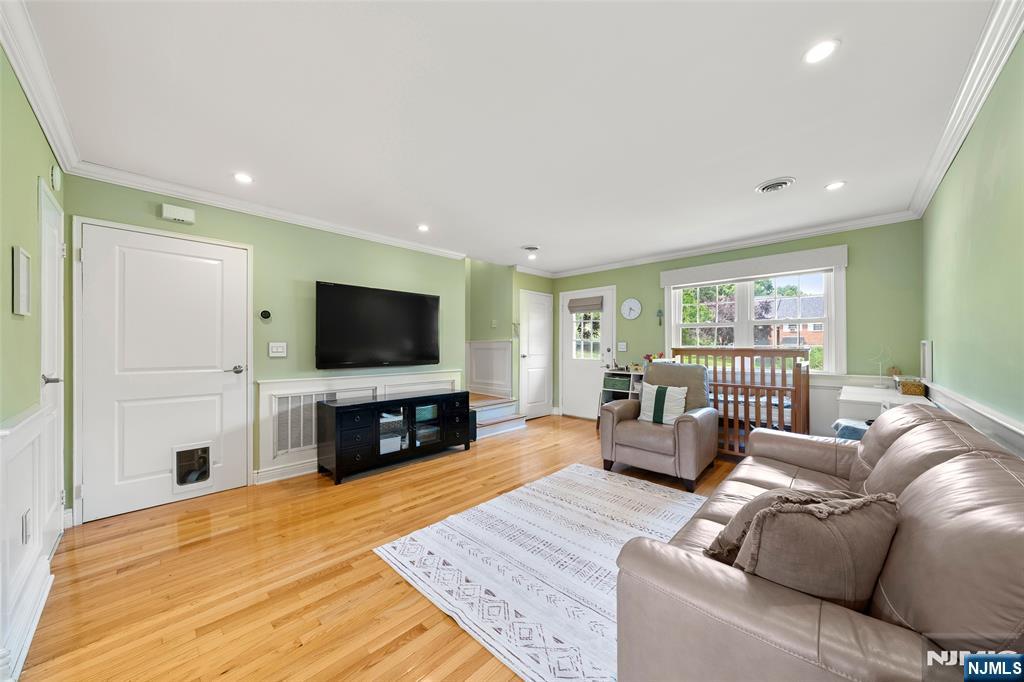 122 Parkview Dr #7, Teaneck, NJ 07666