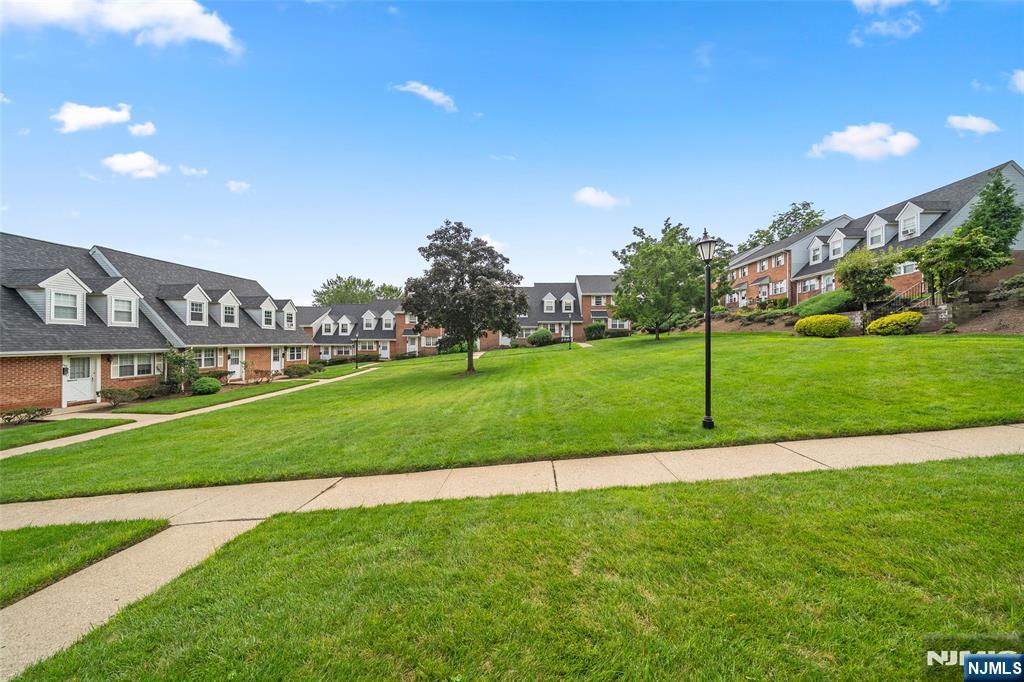 122 Parkview Dr #7, Teaneck, NJ 07666