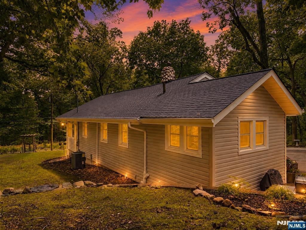 90 Highland St, Park Ridge, NJ 07656