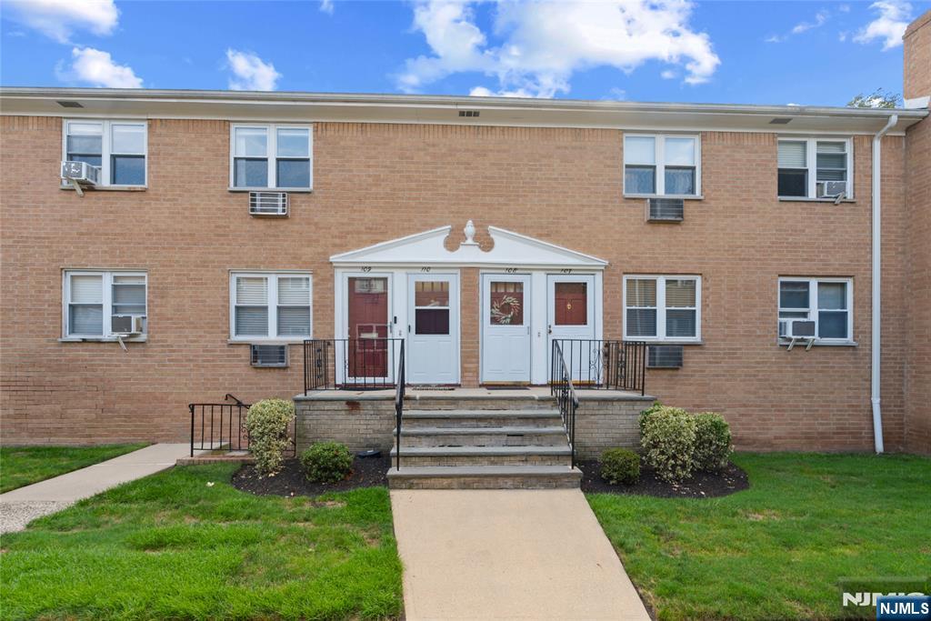725 Joralemon Street 110 - Photo 1