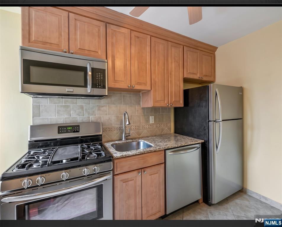 420 Park Place 5C - Photo 3