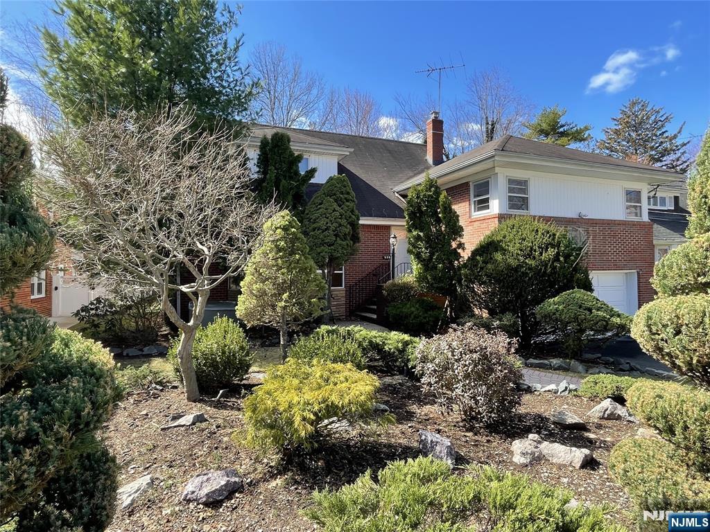 526 Rutland Avenue - Photo 1