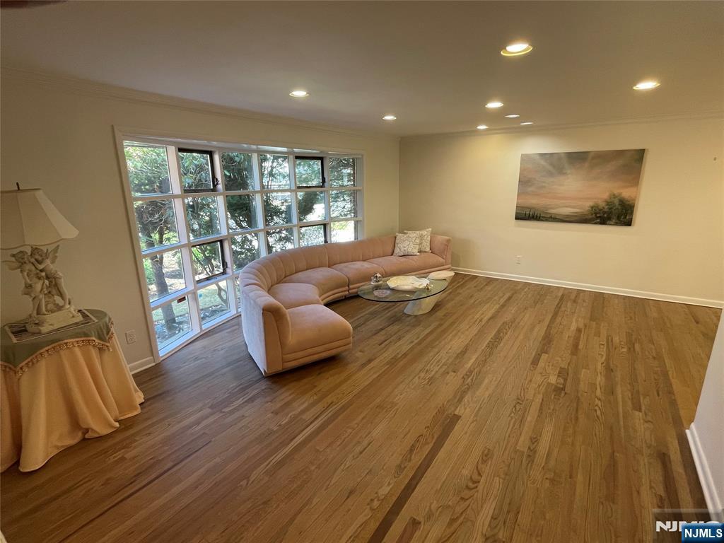 526 Rutland Avenue - Photo 2