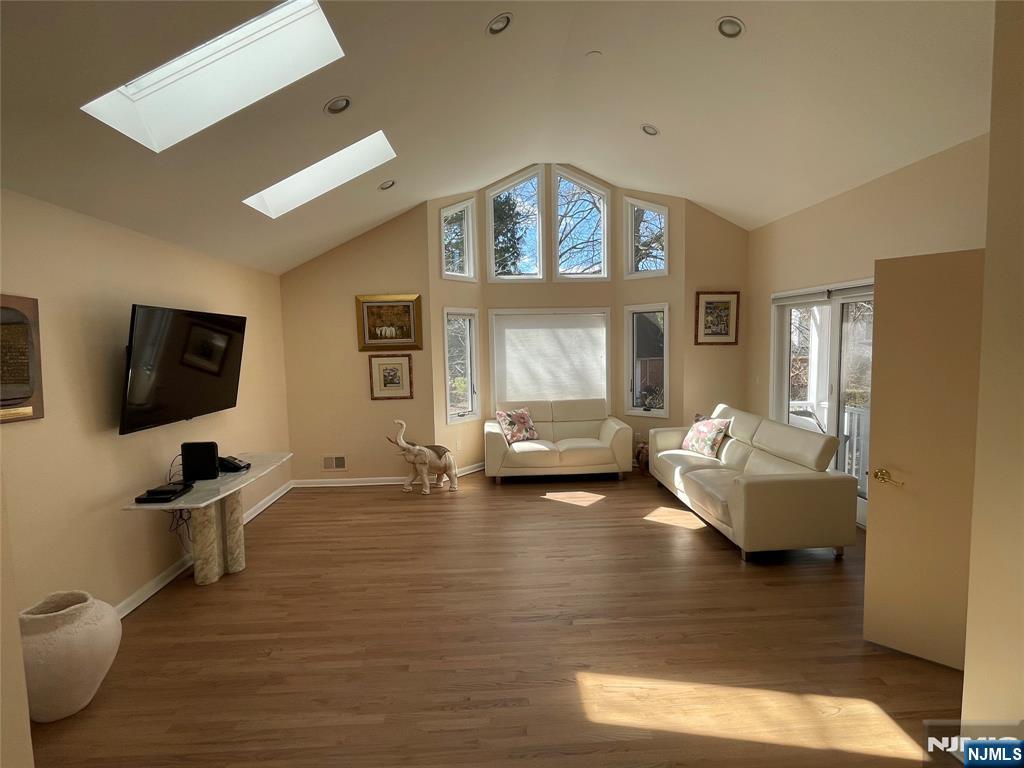 526 Rutland Avenue - Photo 5