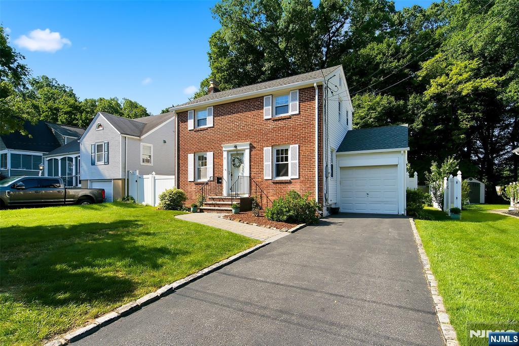 11 Monroe Avenue - Photo 2