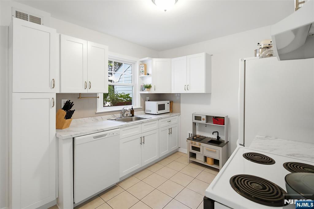 11 Monroe Avenue - Photo 5