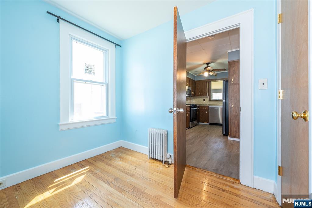 8-02 Henderson Boulevard - Photo 5