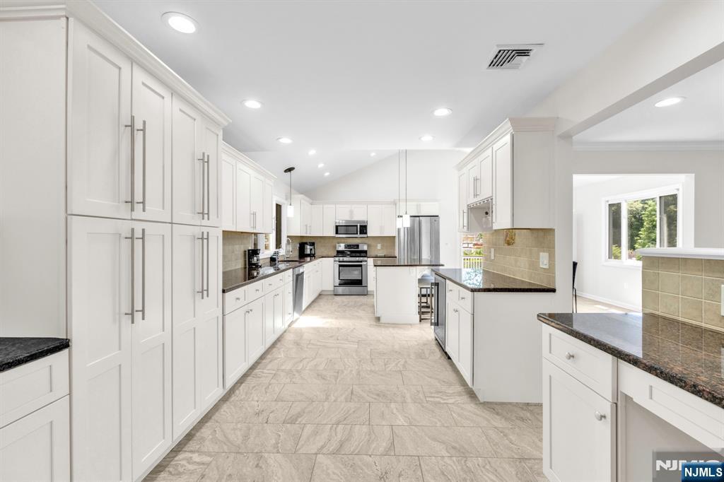 4-25 Boyd Ave, Fair Lawn, NJ 07410