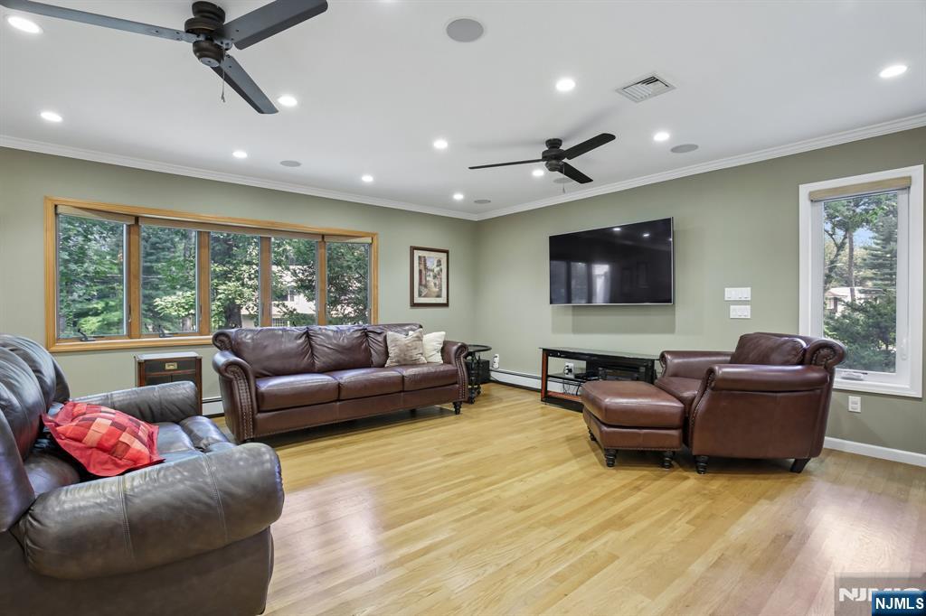 26 Birch Rd, Mahwah, NJ 07430