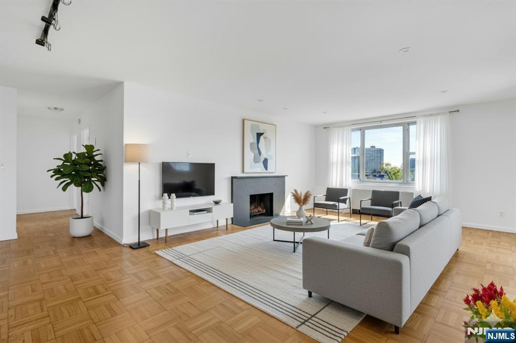 2000 Linwood Avenue 7K - Photo 4