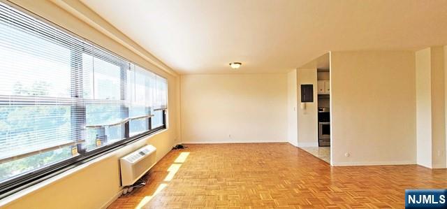 2348 Linwood Avenue 4M - Photo 1