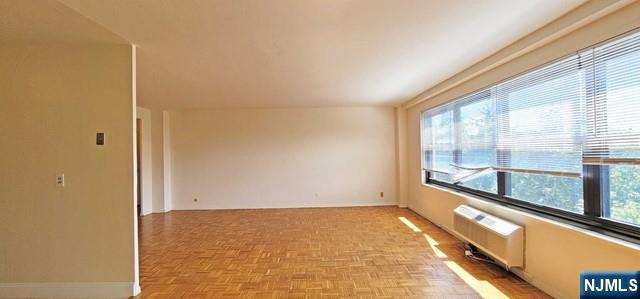 2348 Linwood Avenue 4M - Photo 5
