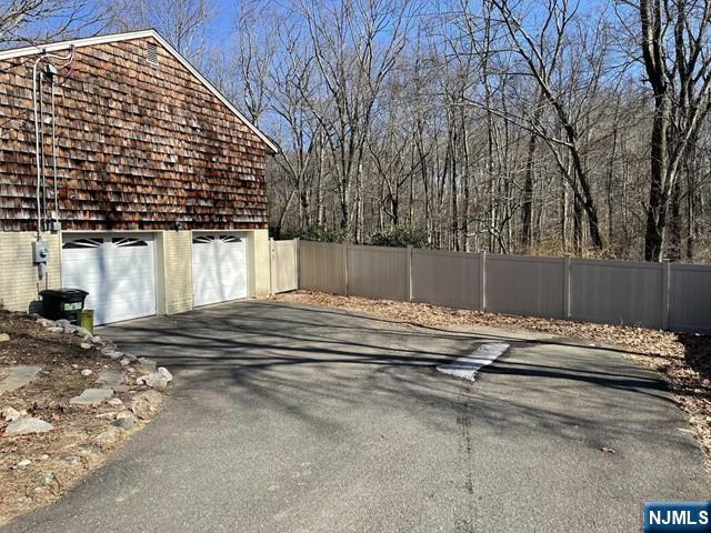 60 Eileen Dr, Mahwah, NJ 07430