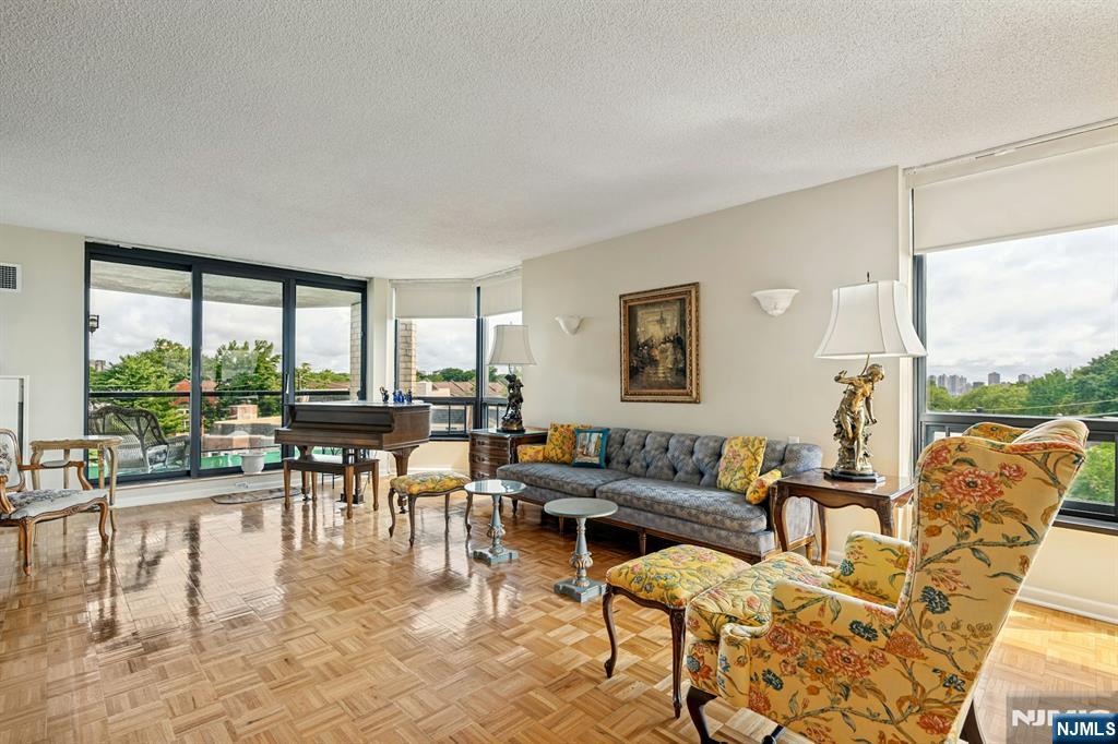900 Palisade Ave #4F, Fort Lee, NJ 07024