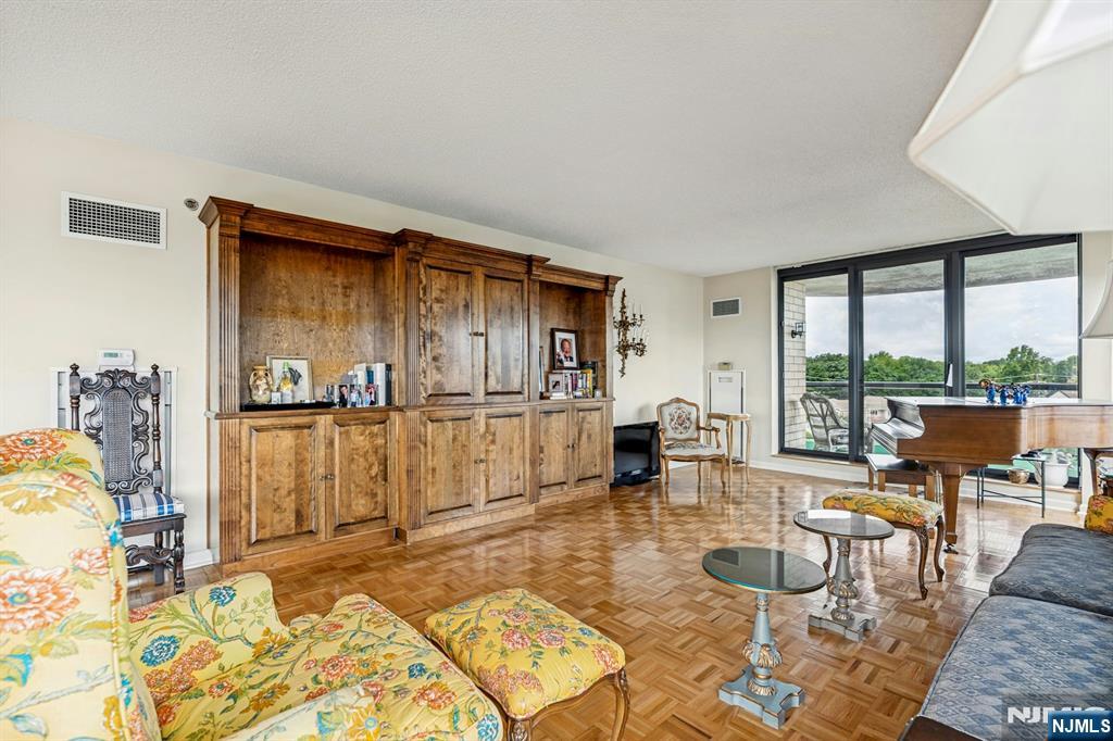 900 Palisade Ave #4F, Fort Lee, NJ 07024